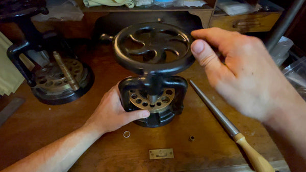 Process of stretching the ring using the Pinfold's tool in action