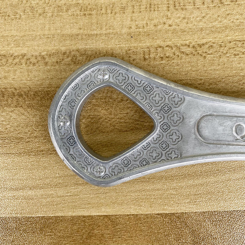 handle details of the wraith kunai