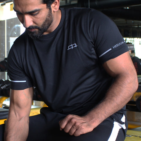 A person wearing the T-shirt at the gym