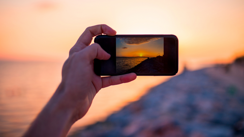 capturing a beach sunset with a smartphone