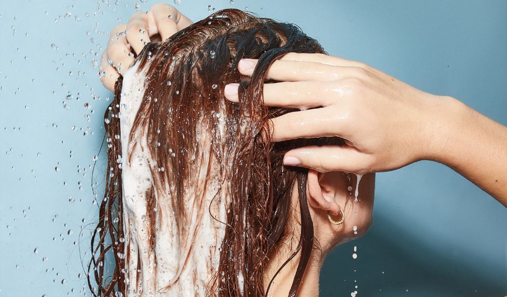 Haare seltener waschen