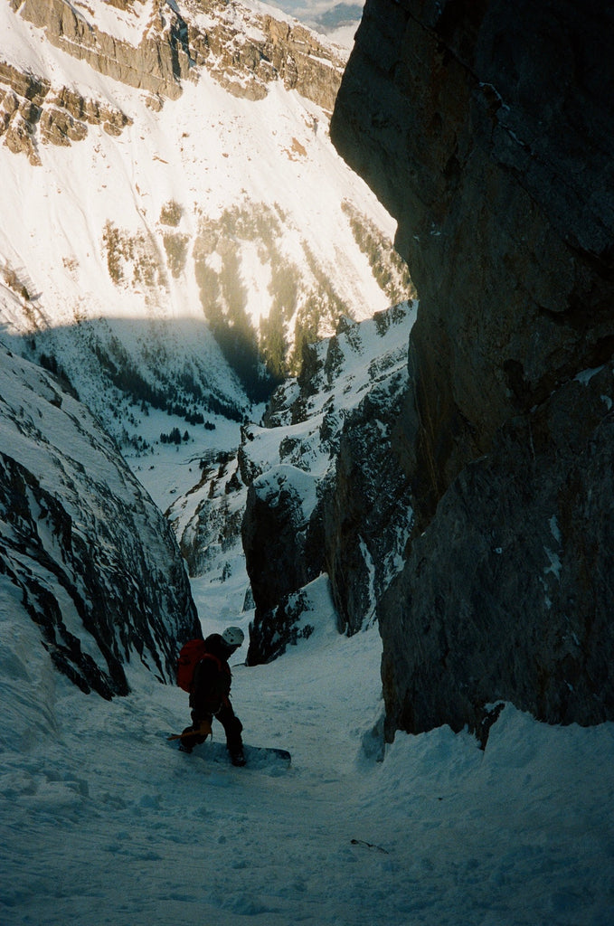 michel kropf en bas du couloir du verrou dans les alpes de suisse romande