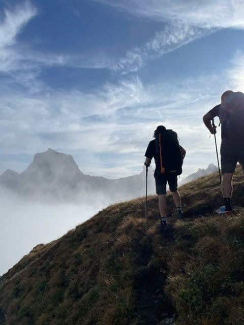 en route vers le Col des Pauvres dans les Alpes Vaudoises pour faire du parapente