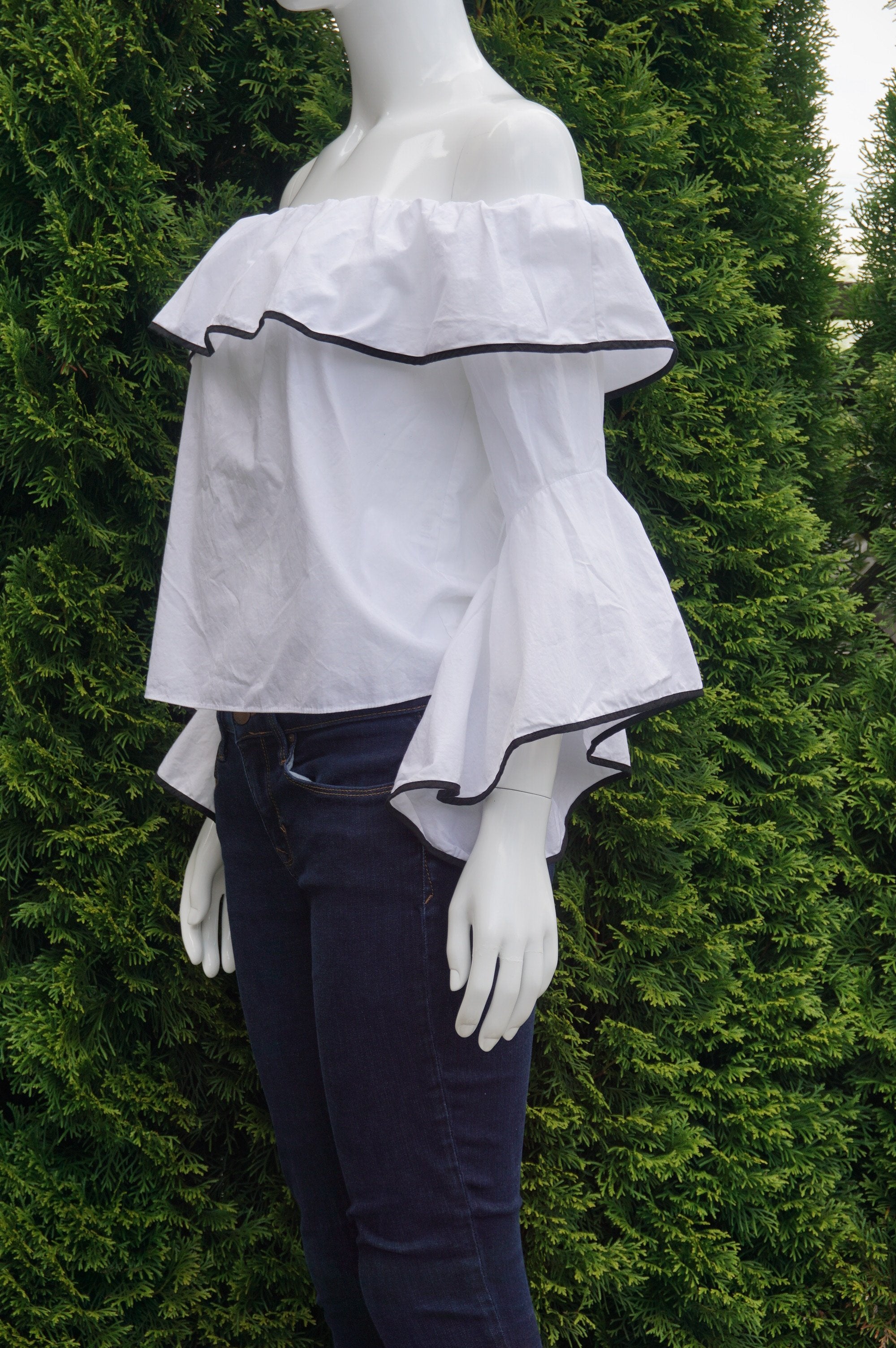 zara white top with ruffle sleeves