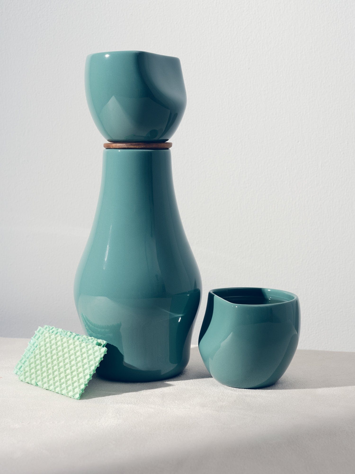 Fors Studio's Carafe + Cups Tea Set Creates Sculptional Art Centerpiece and 1 carafe with 2 teacups beverage functional display ceramic bone china | padstyle.com