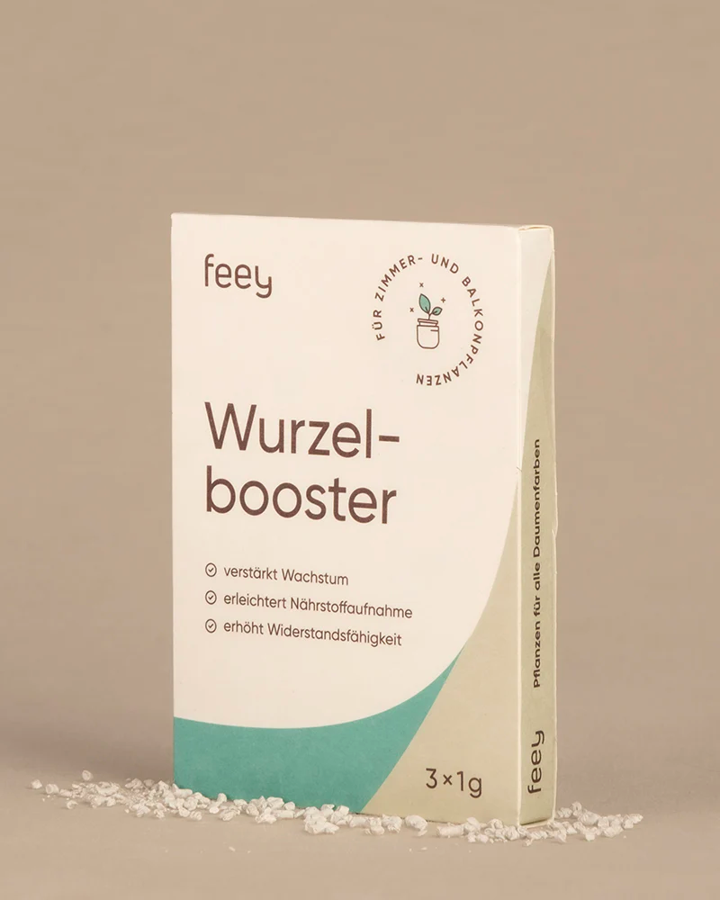 Wurzelbooster steht auf einer beigen Oberfläche