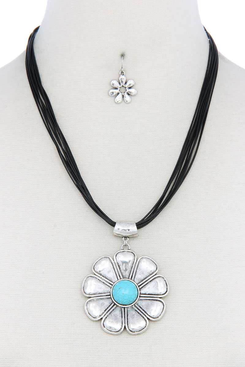 Flower Pendant Pu Leather Necklace