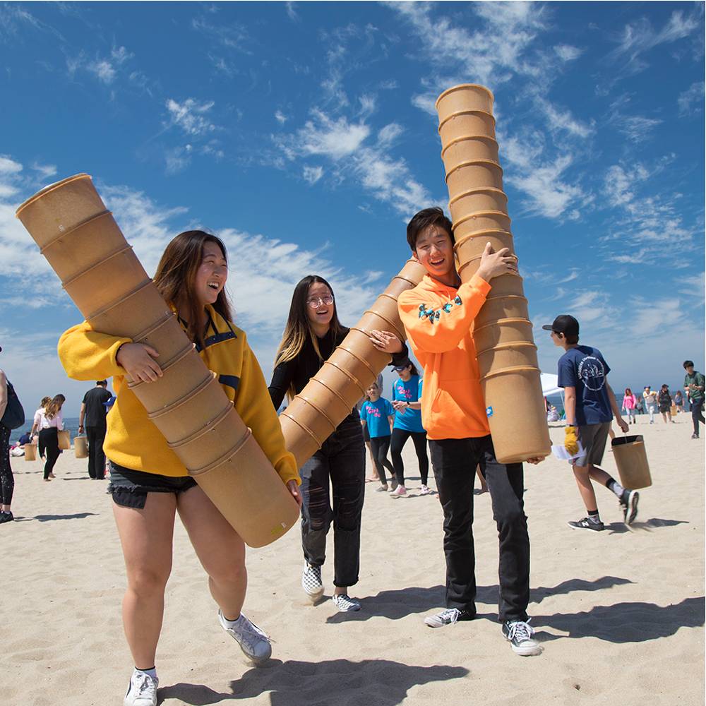 Volunteers Clean Up the Long Angeles Beaches