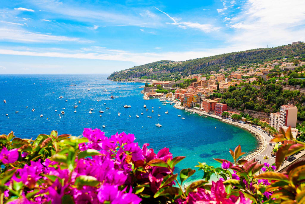 Image of the Côte d'Azur in the summer as part of summer destination blog