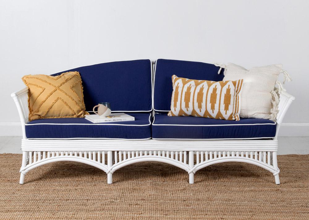 Kuranda daybed in white with navy coverset