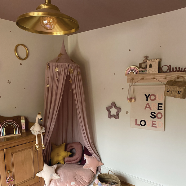 A child’s pink bedroom with highlights of gold