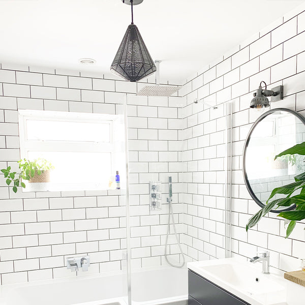 Bathroom with horizontal tiles