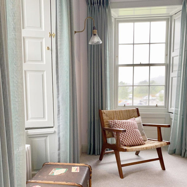 A light, open guest room in a hotel 