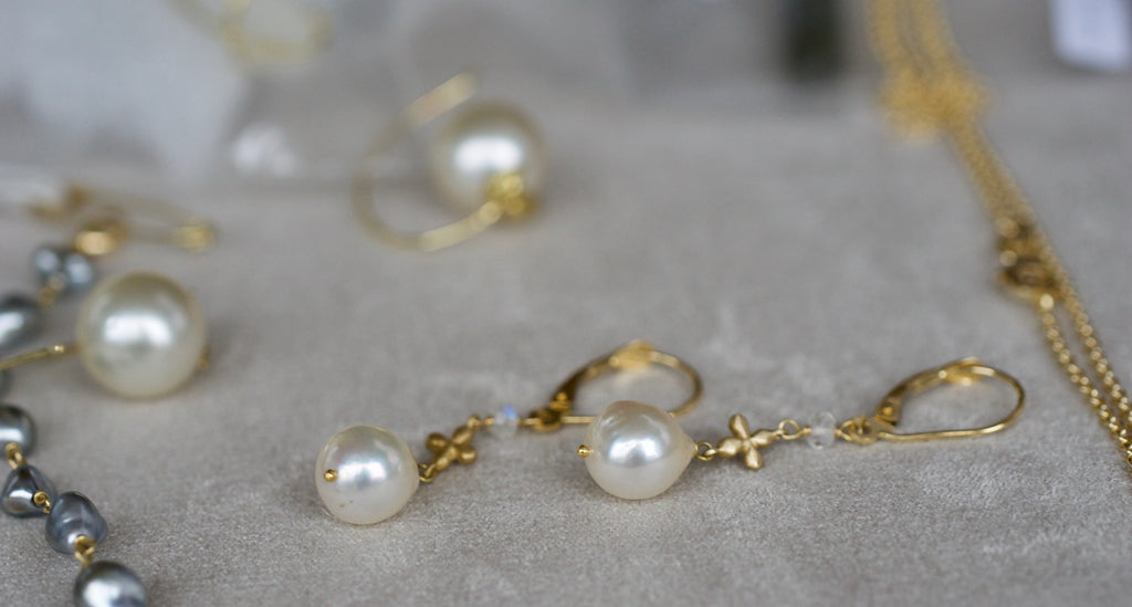 Pearl earrings 18 karat gold