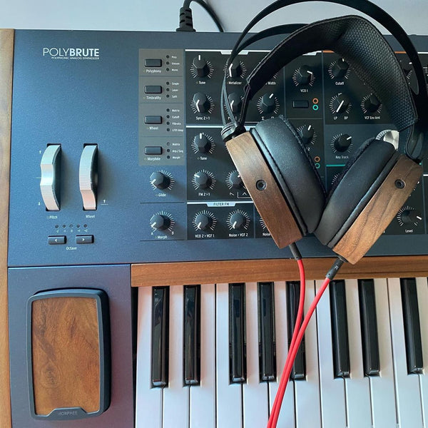 OLLO headphones on the synthesizer | photo by Philippe Brodu