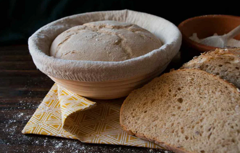 HOW TO MAKE A SOURDOUGH STARTER