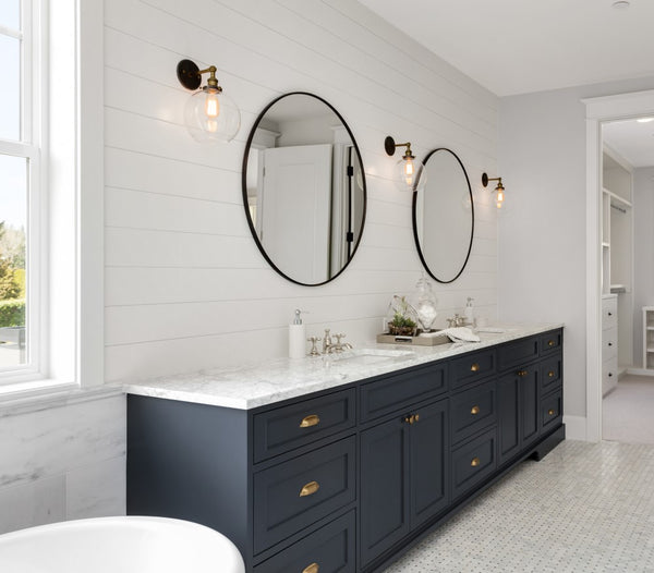 https://cdn.shopify.com/s/files/1/0250/3242/5556/files/Shiplap_in_bathroom_600x600.jpg?v=1618434368