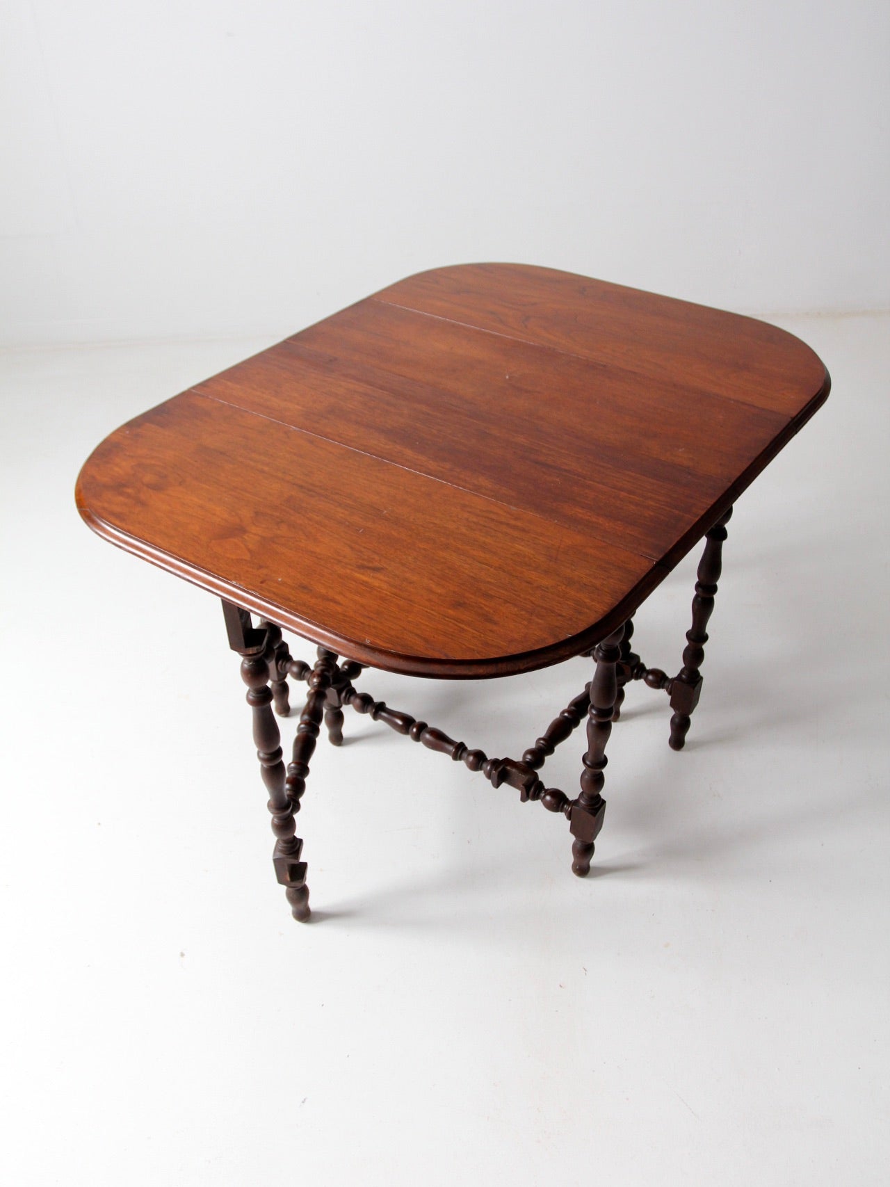 Jefferson Woodworking Company Drop Leaf Table