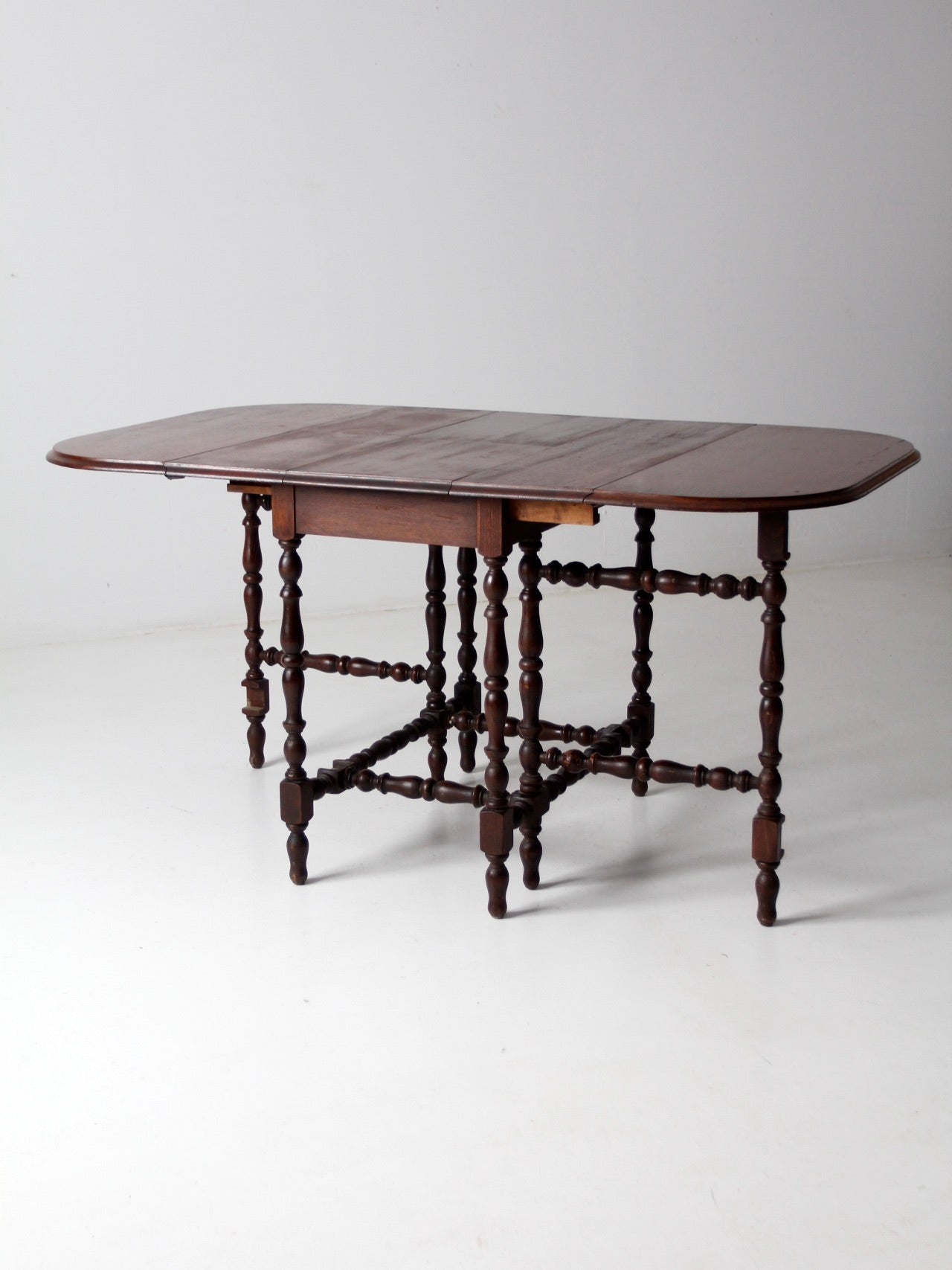 Jefferson Woodworking Company Drop Leaf Table