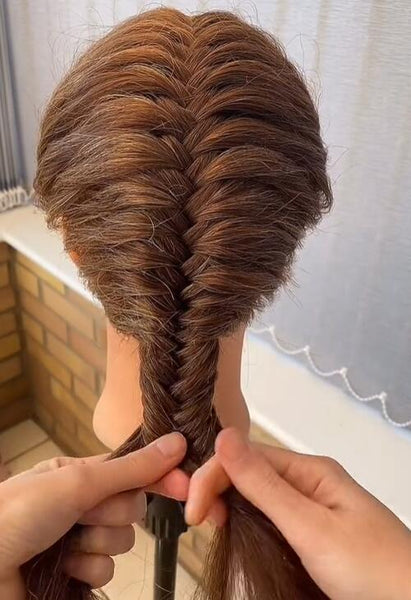 Turn to the normal fishtail braid