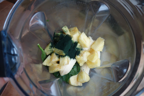 Pineapple spirulina smoothie