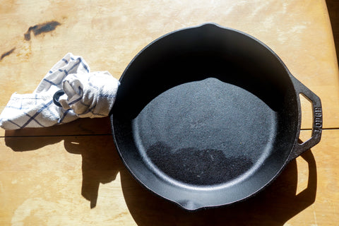 Lodge cast iron skillet pan