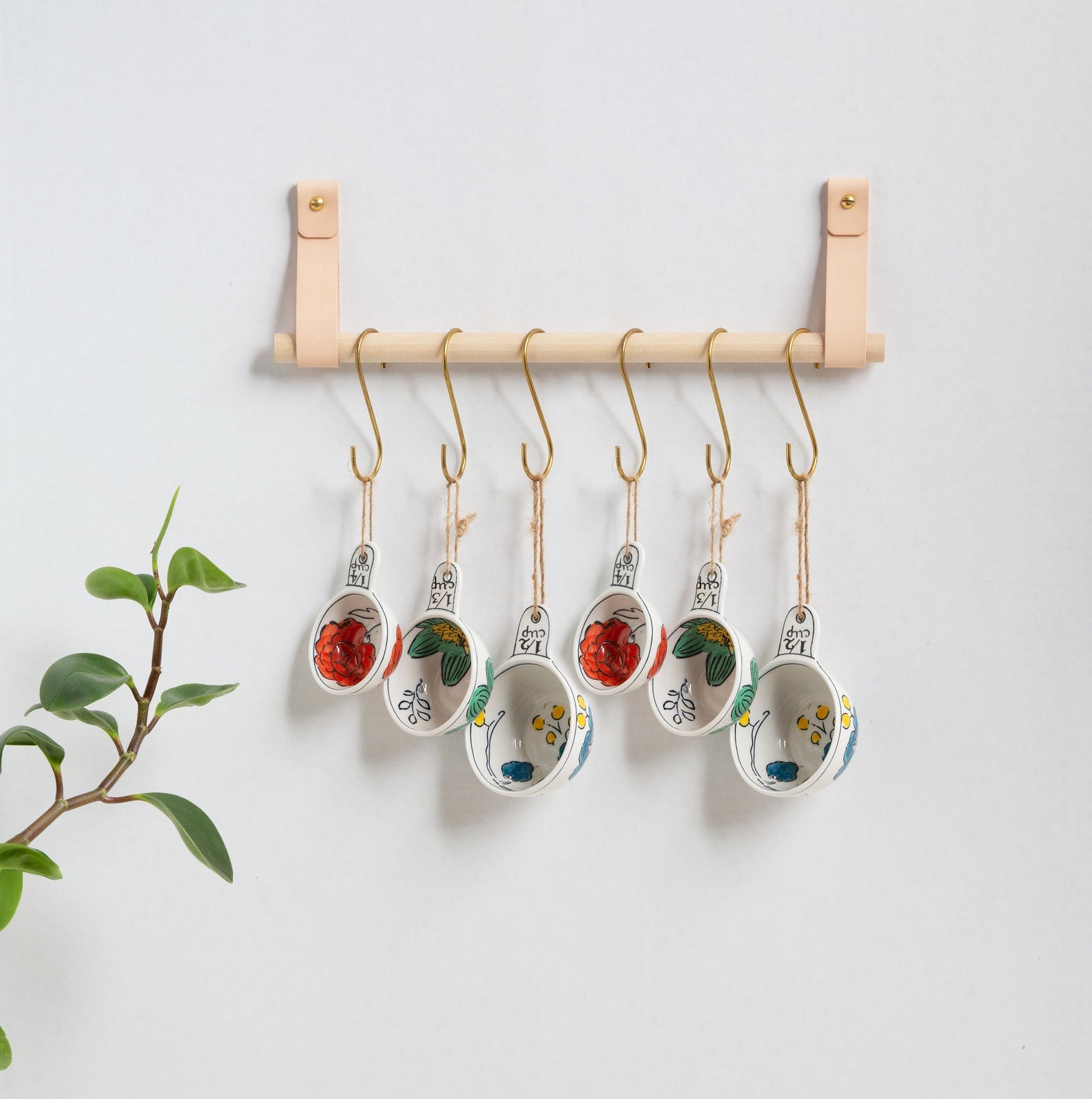Hanging kitchen utensil organizer