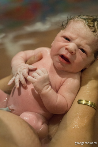 newborn baby waterbirth