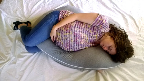 pregnant woman sleeping with a pregnancy pillow