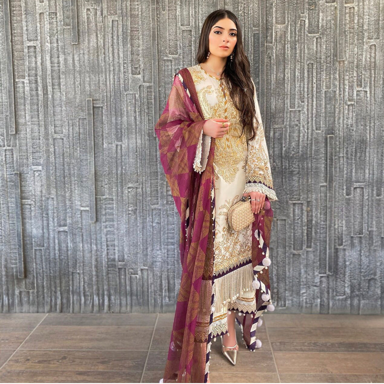 Manual tibani Pakistani celebrity in Sana Safinaz Dress