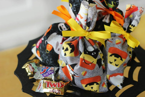 halloween candy, halloween candy gift bags, halloween goodie bags, halloween candy loot bags