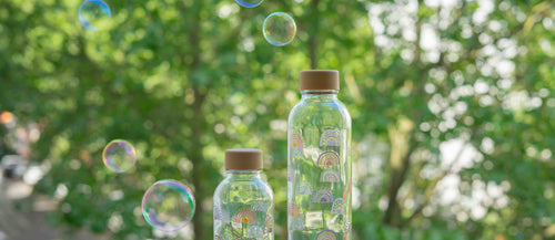CARRY Trinkflaschen aus Glas mit lebensfrohem Motiv