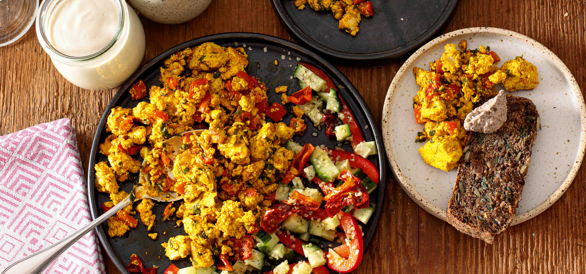 Scrambled Tofu mit Pellkartoffeln und Spinat