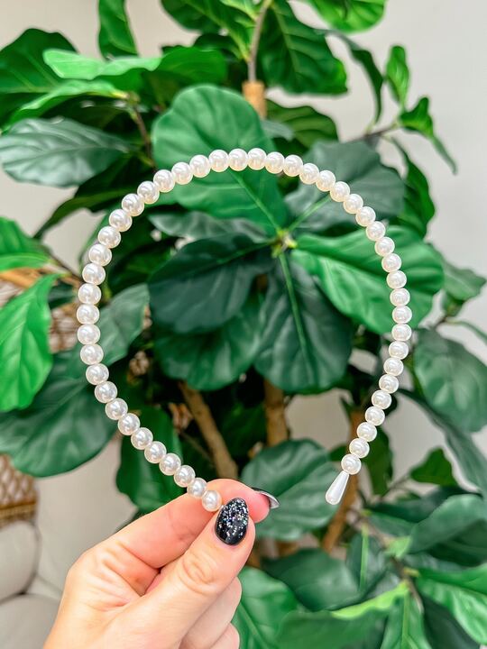 Dainty Classic Pearl Headband