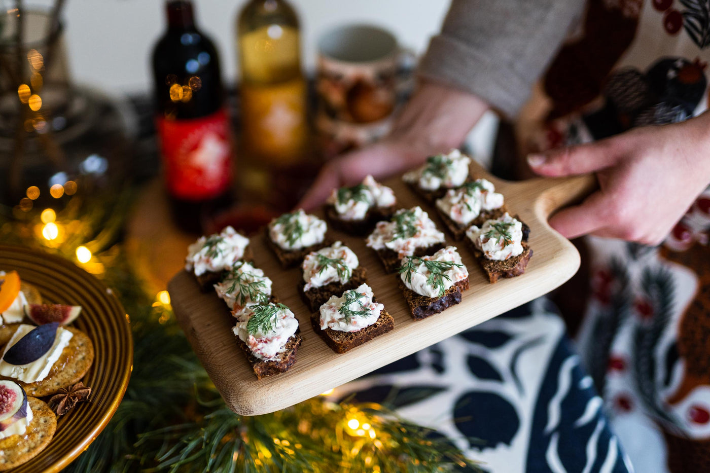 Saaristolaisleipä lohimoussella | Feelia Ruokakauppa