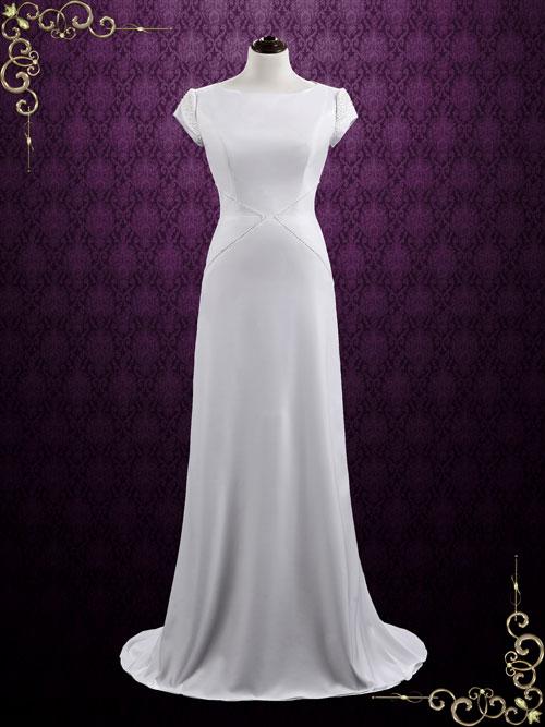 How to Dress Up a Simple Wedding Gown