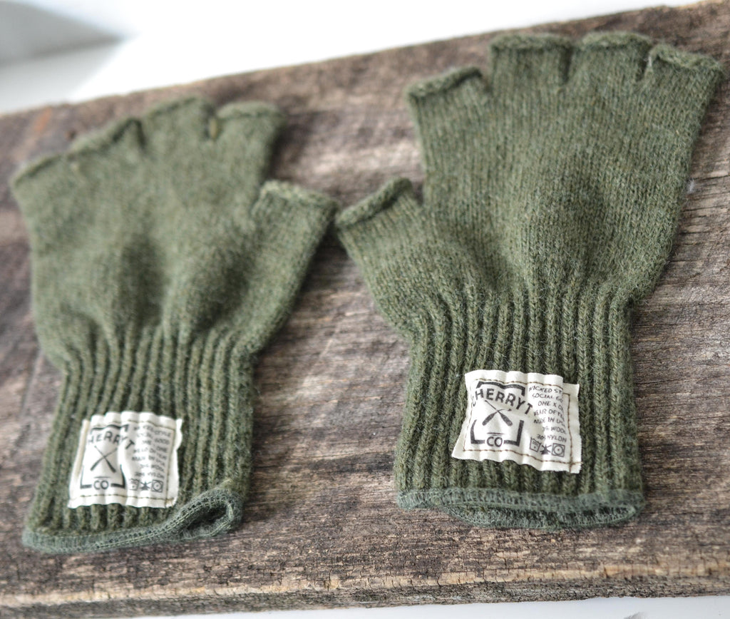 olive fingerless gloves