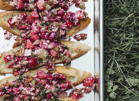 Image of the strawberry and feta cheese bruschetta recipe by Les Belles Combines