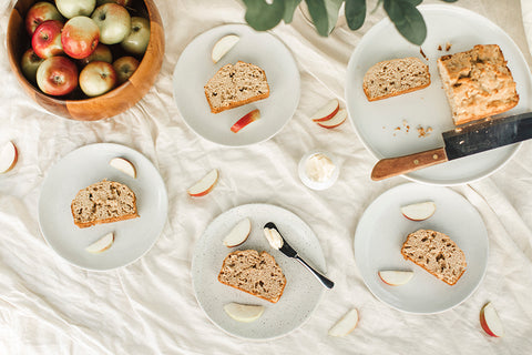 Image of the apple loaf cake recipe by Les Belles Combines