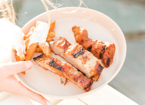 Image of the BBQ style pork ribs and veggie fries recipe by Les Belles Combines