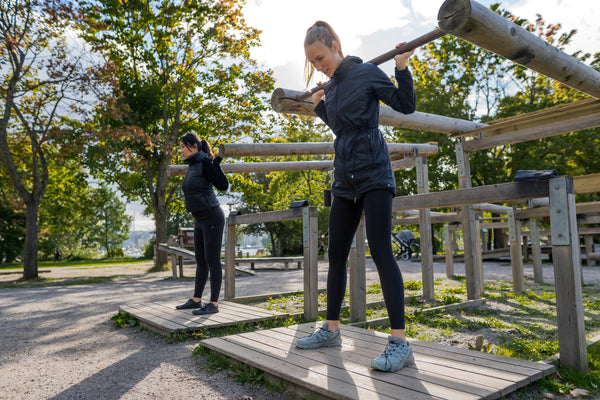 Outdoor gym in activewear leggings