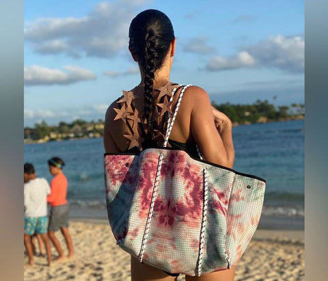 Why a Neoprene beach bag is your best ally for a holiday – Pop Ups