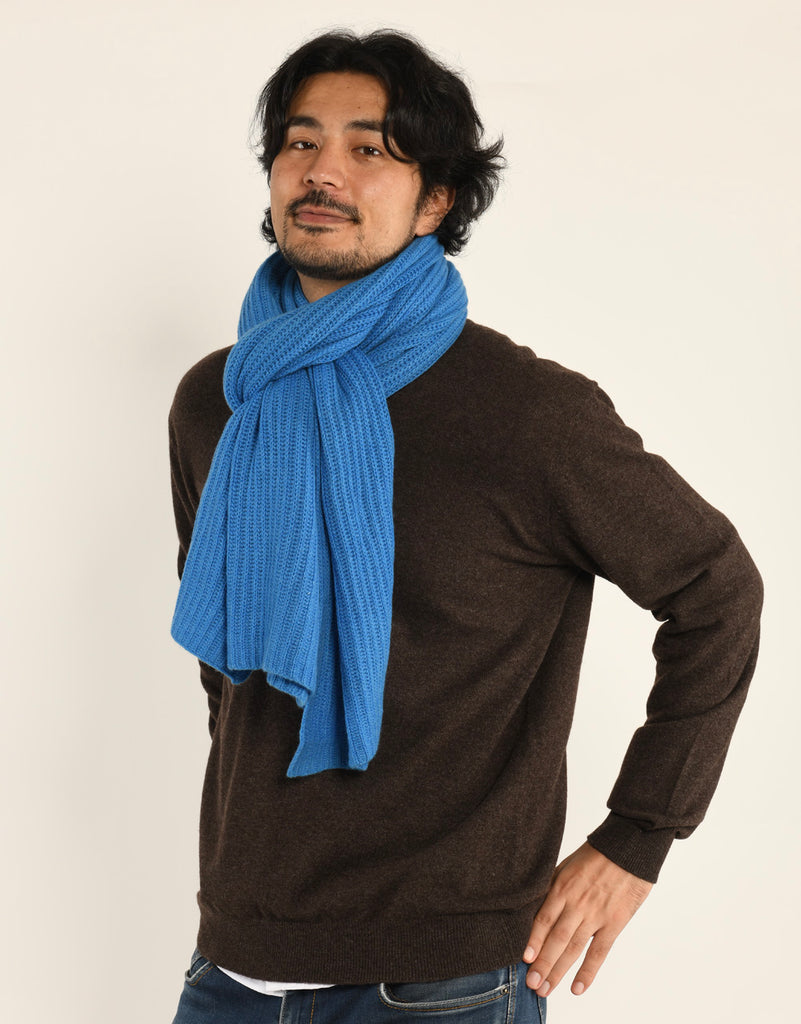 Men's Ribbed Cashmere Scarf w. Leather Tab - Denim Blue – Carolyn Rowan  Collection