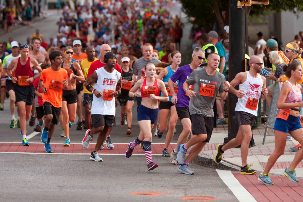 runners in road race in article titled 'do runners wear incontinence pads'