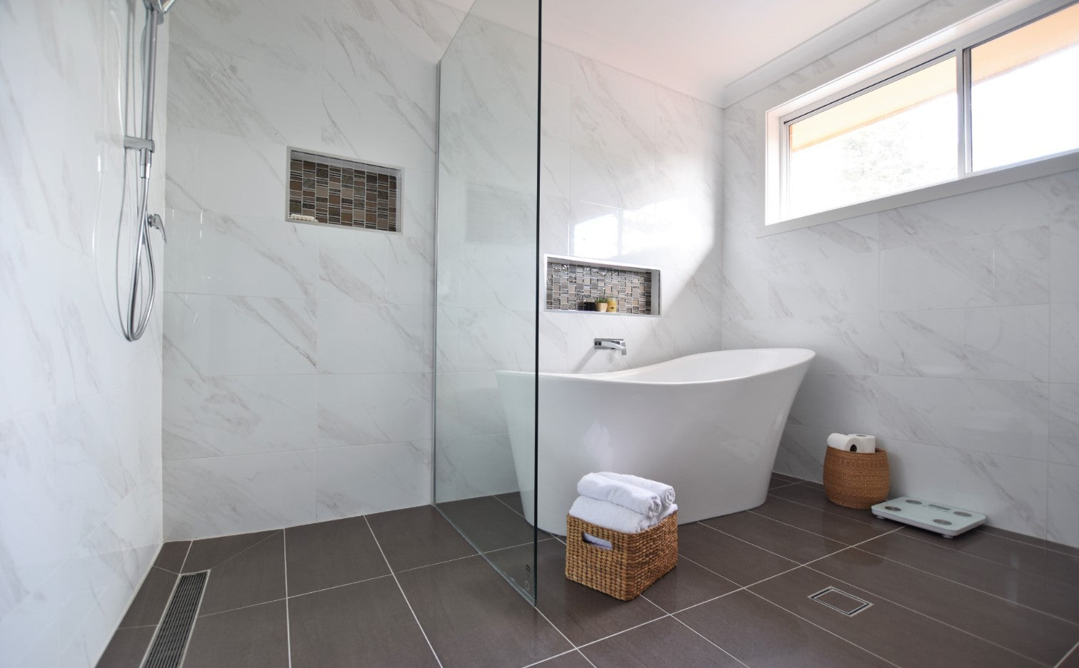 https://cdn.shopify.com/s/files/1/0251/6513/5960/files/Bathrooms_with_walk-in_showers_have_less_glass_and_aluminium_to_clean.jpg?v=1583296121