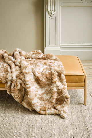 Luxury imitation faux fur throw in Vintage Squirrel Fawn