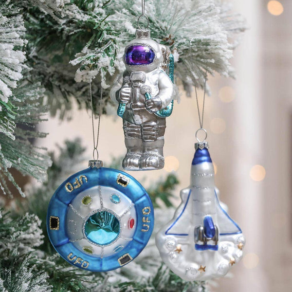 https://cdn.shopify.com/s/files/1/0251/7054/2669/products/Astronaut-ornament-ufo-spaceship-shuttle-glass-space-themed-christmas-ornament-set-1_600x600.jpg?v=1668571016