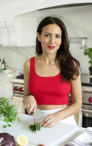 Meet Bianca Peyvan Bianca is a Registered Dietitian and Natural Food Chef committed to healthy living without deprivation.