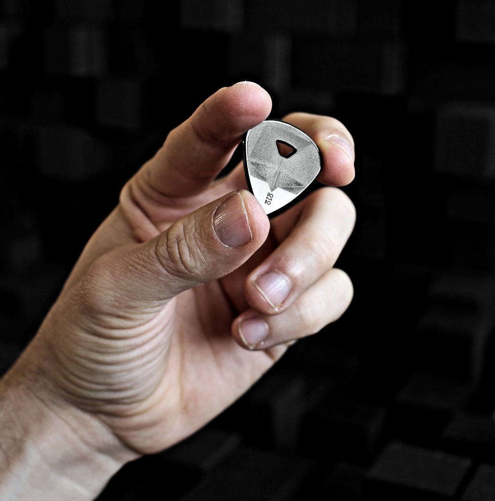 guitar-pick-metal