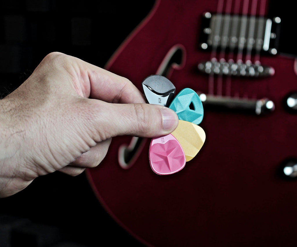 guitar-pick-sizes-different
